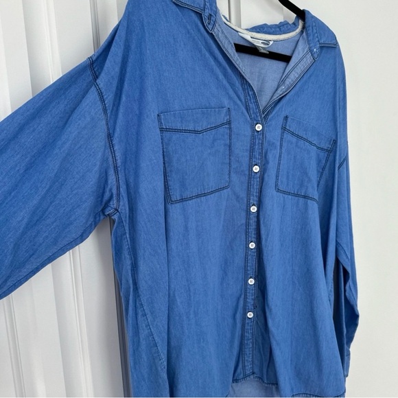 Old Navy Boyfriend Denim Shirt - Picture 5 of 6